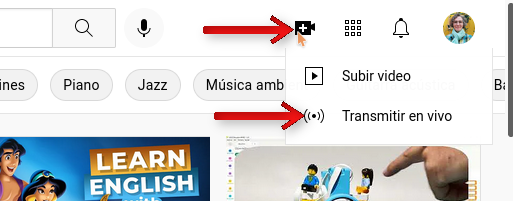 Botón "Subir video", opción "Transmitir en vivo"