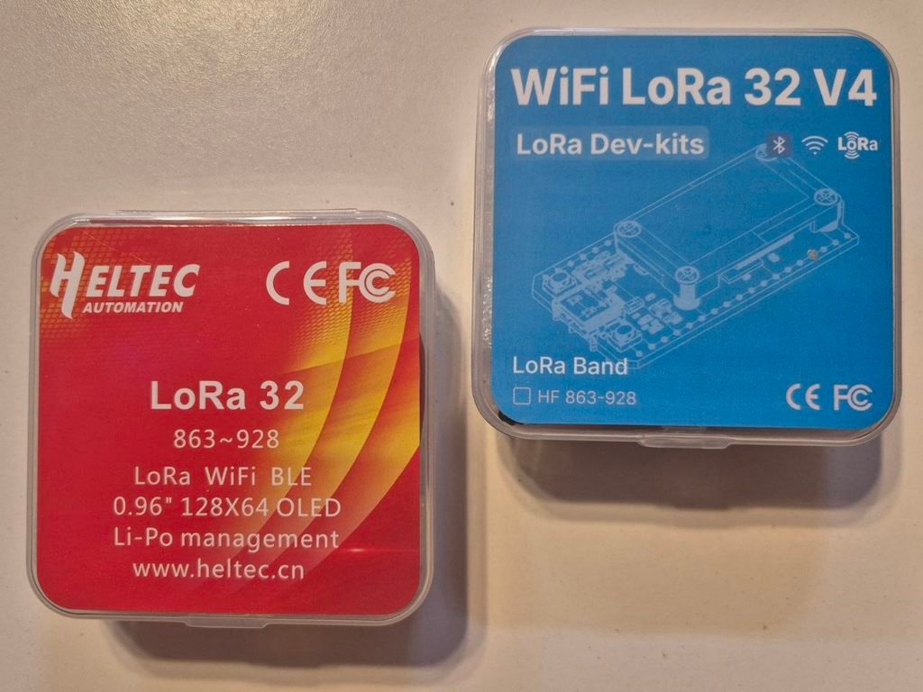 Cajitas de mis dispositivos Heltec V3 y WiFi LoRa 32 V4